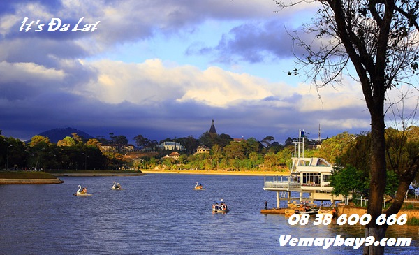 Vé máy bay đi Đà Lạt giá bao nhiêu?