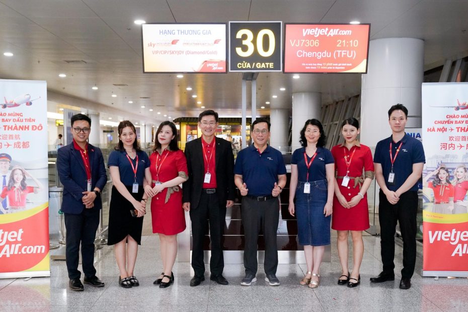 Chào mừng chuyến bay đầu tiên Hà Nội đi Thành Đô của Vietjet Air